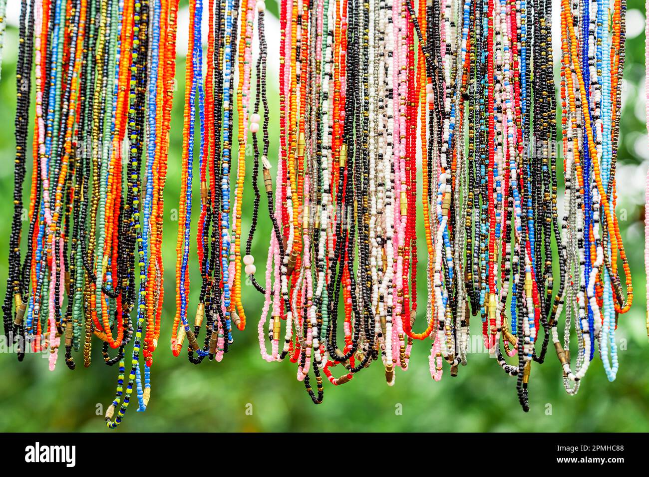 Perlenketten zum Verkauf, Sansibar, Tansania, Ostafrika, Afrika Stockfoto