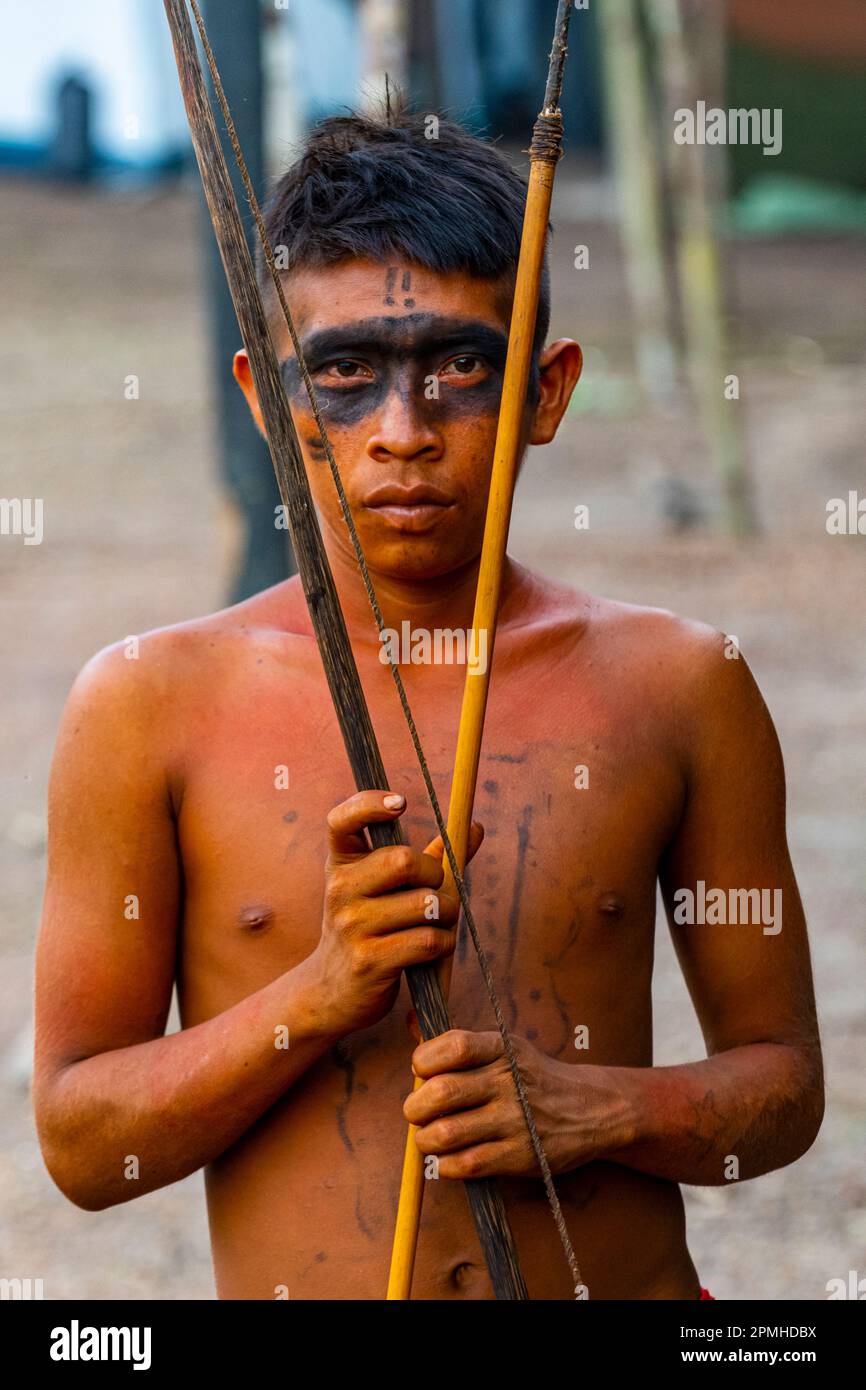 Junger Mann vom Yanomami-Stamm, Süd-Venezuela, Südamerika Stockfoto