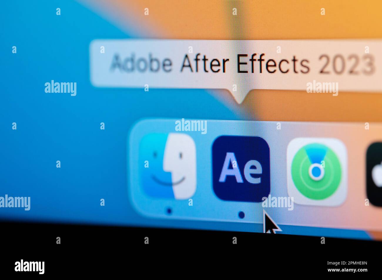 New york, USA - 12. April 2023: Öffnen Sie die Adobe After Effects 2023-App im macbook Dock, um Videoclips auf dem Computerbildschirm in Nahaufnahme zu bearbeiten Stockfoto