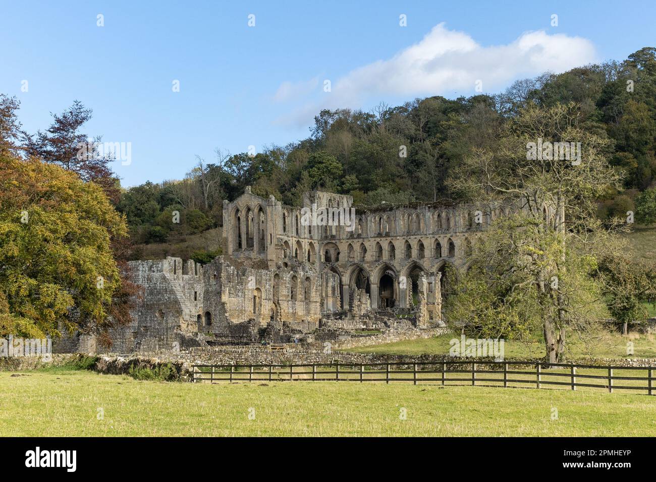 Blick auf die Rievaulx Abbey am 17. Oktober 2022 in Rievaulx, North York Moors National Park, in England. Kredit: SMP News Stockfoto