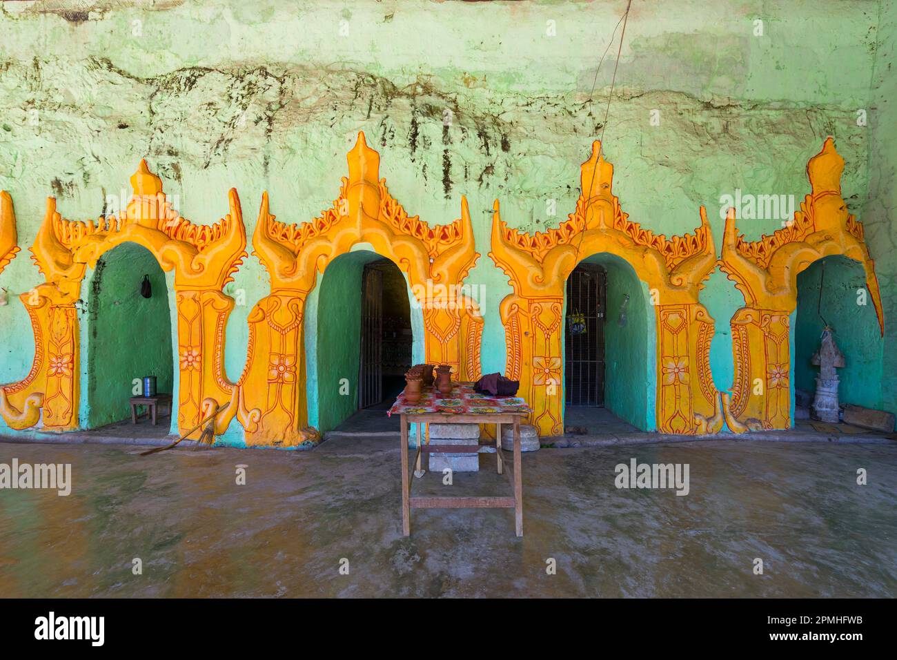 Eintritt in die Höhlen HPO Win Daung (Phowintaung Caves), Monywa, Myanmar (Birma), Asien Stockfoto
