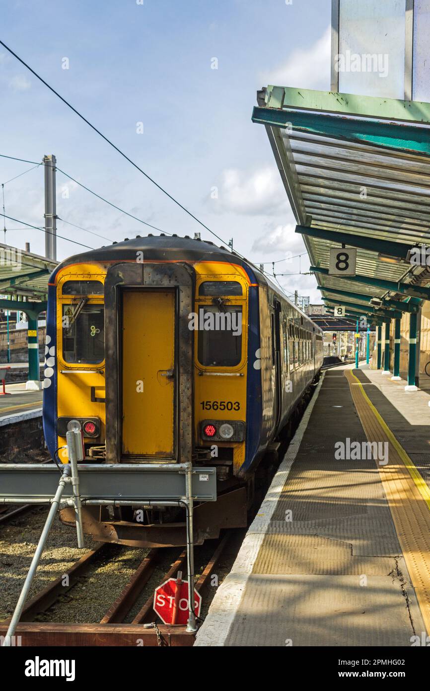 156503 Uhr an Bahnsteig 8 am Bahnhof Carlisle. Stockfoto