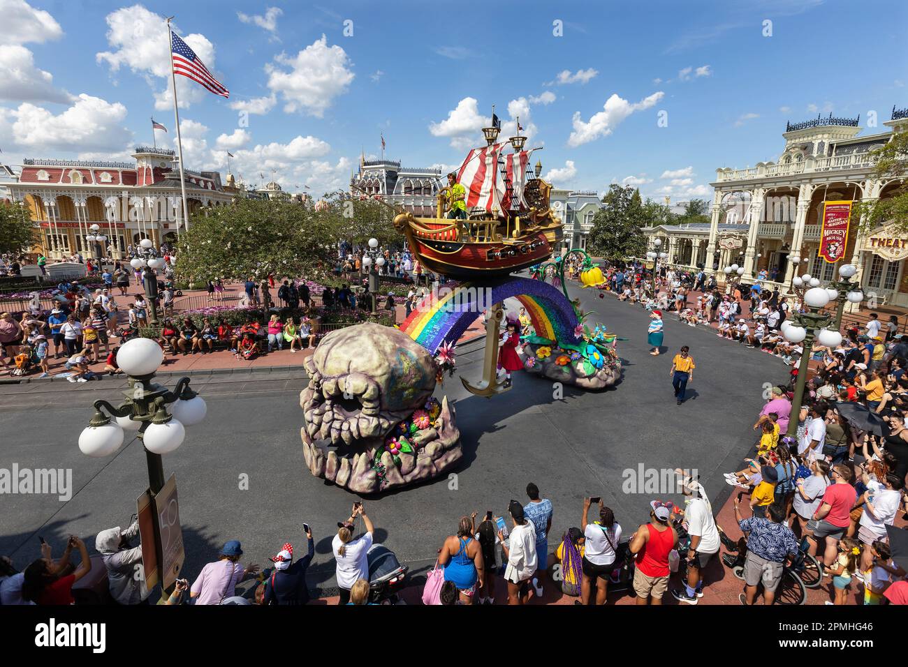 Die legendäre Parade von Disney-Figuren vorbei am Cinderella Castle in Disney World in Orlando, Florida, USA Stockfoto