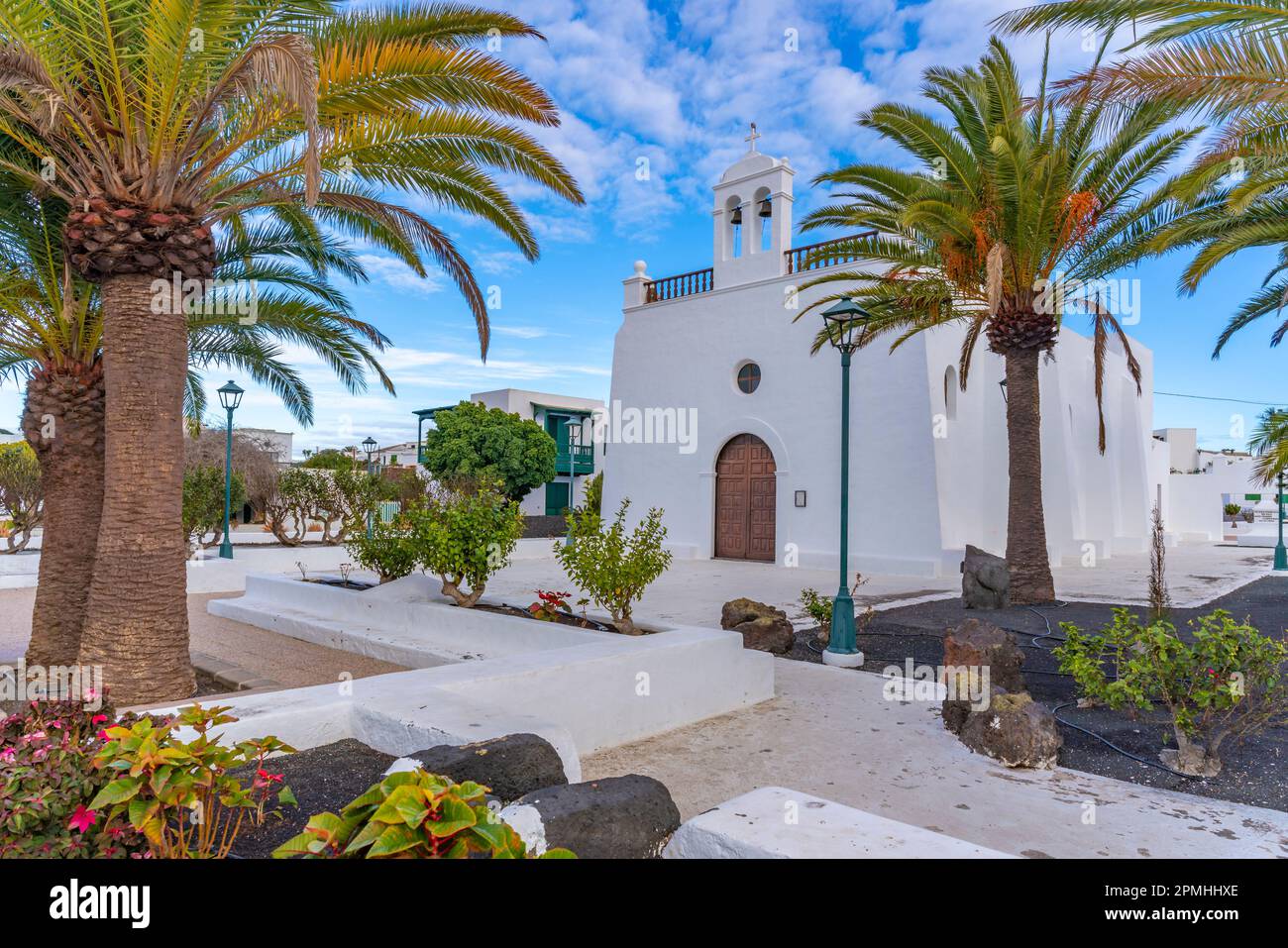 Blick auf San Isidro Labrador Kirche, Uga, Lanzarote, Las Palmas, Kanarische Inseln, Spanien, Atlantik, Europa Stockfoto