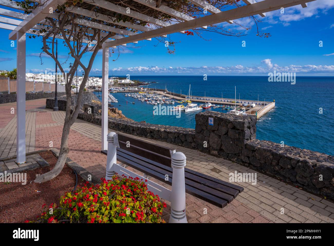 Blick auf den Hafen der Altstadt, Puerto del Carmen, Lanzarote, Las Palmas, Kanarische Inseln, Spanien, Atlantik, Europa Stockfoto