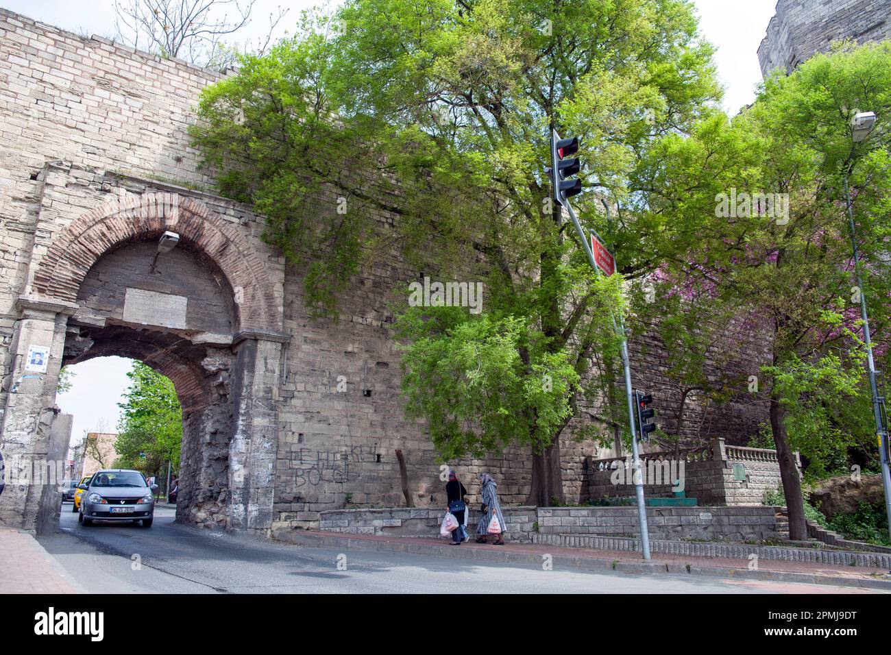 Istanbul, Türkei - 17. April 2014 : Yedikule-Tor der historischen byzantinischen Stadtmauern, Istanbul Stockfoto