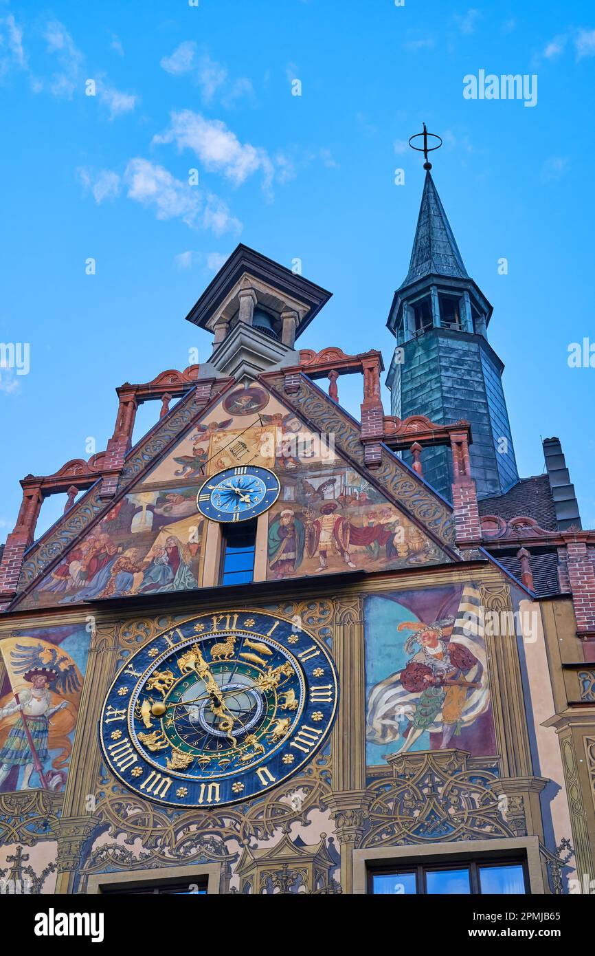 Ulm, Baden-Württemberg, Deutschland, Europa, astronomische Uhr am Ost-Giebel des Rathauses Ulm, ein Meisterwerk des 16. Jahrhunderts. Stockfoto