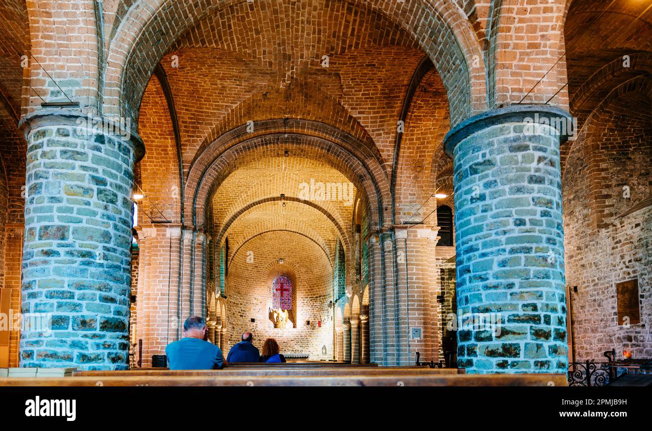 Basilius-Kapelle. Die am besten erhaltenen Kirchen im romanischen Stil von West Flander. Die Basilika des Heiligen Blutes ist eine römisch-katholische Basilika in Brügge Stockfoto