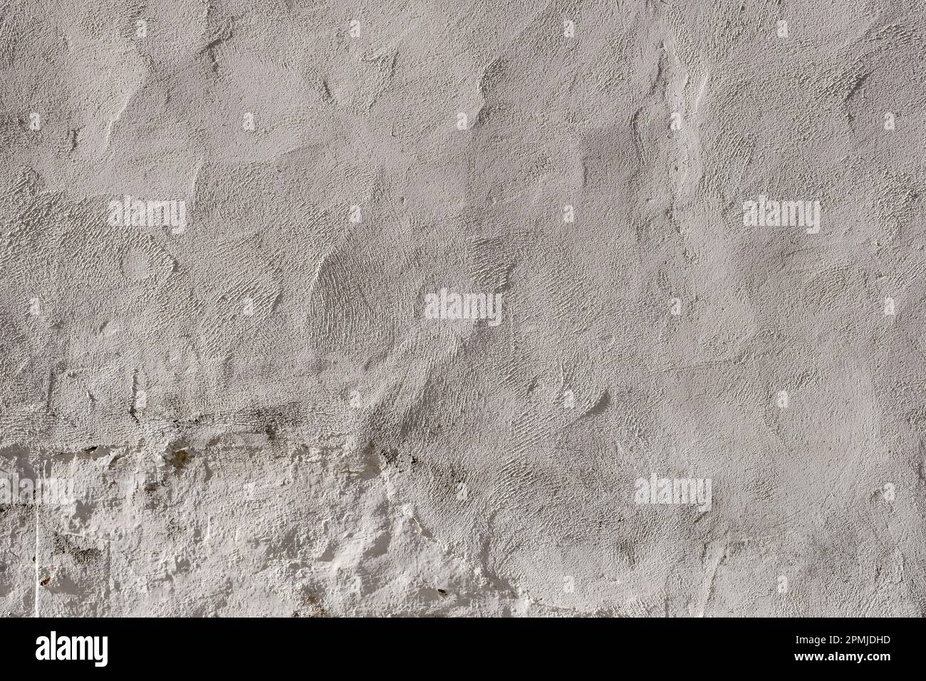 Detaildarstellung der weißen, kalkgewaschenen Wandpflasterstruktur Stockfoto