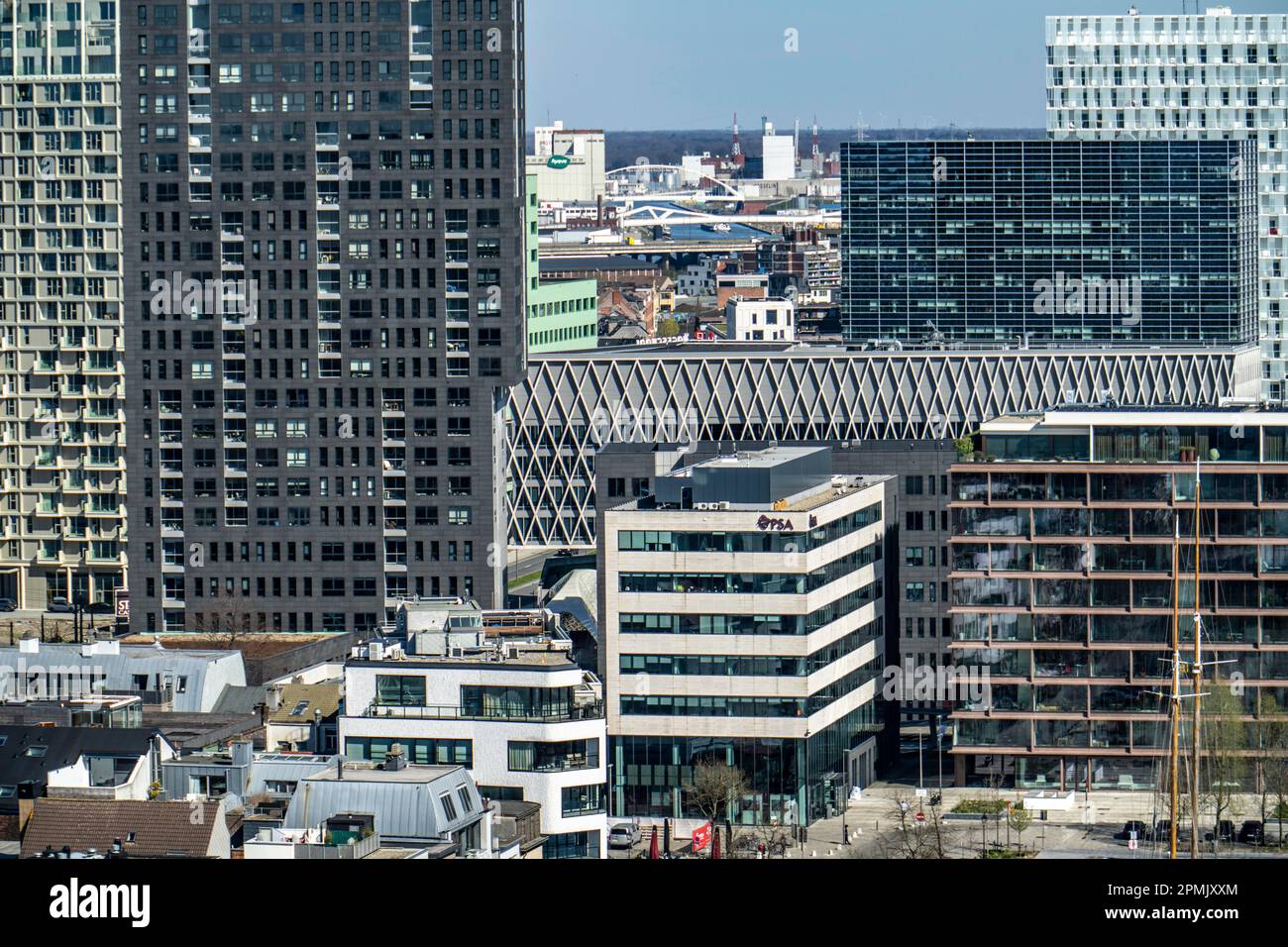 Moderne Wohn- und Bürogebäude im Alten Hafenviertel, Het Eilandje von Antwerpen, ehemals unansehnlicher, schäbiger Bezirk, jetzt modern, hip Stockfoto