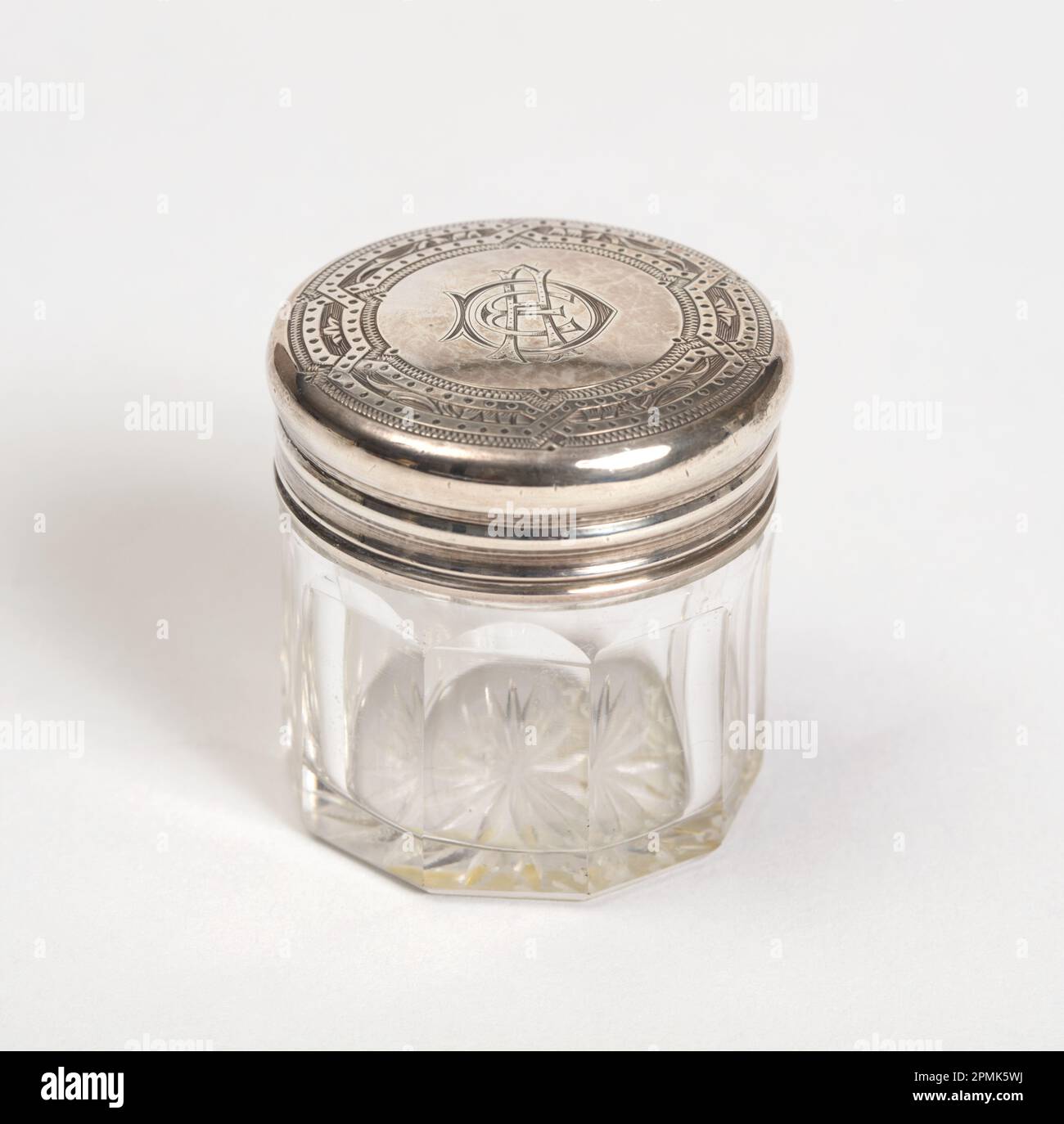 Flasche und Deckel (England); hergestellt von Asprey & Son Co (Vereinigtes Königreich); Glas, Silber Stockfoto