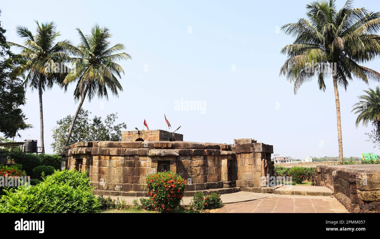 Blick auf den ChausathYoginiTempel, ein runder OpenAirTempel aus