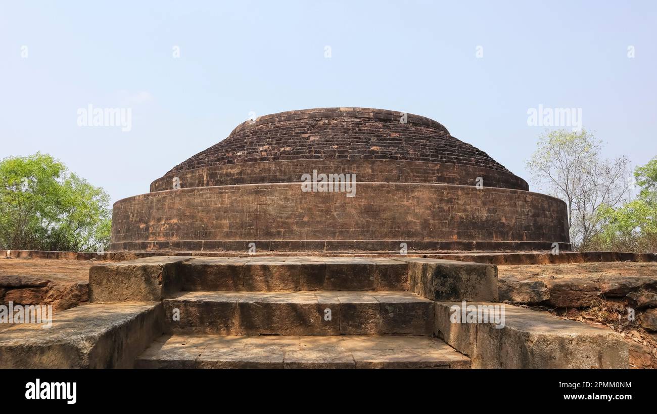 Blick auf Lalitgiri Mahastupa im buddhistischen Komplex Lalitgiri, Cuttack, Odisha, Indien. Stockfoto