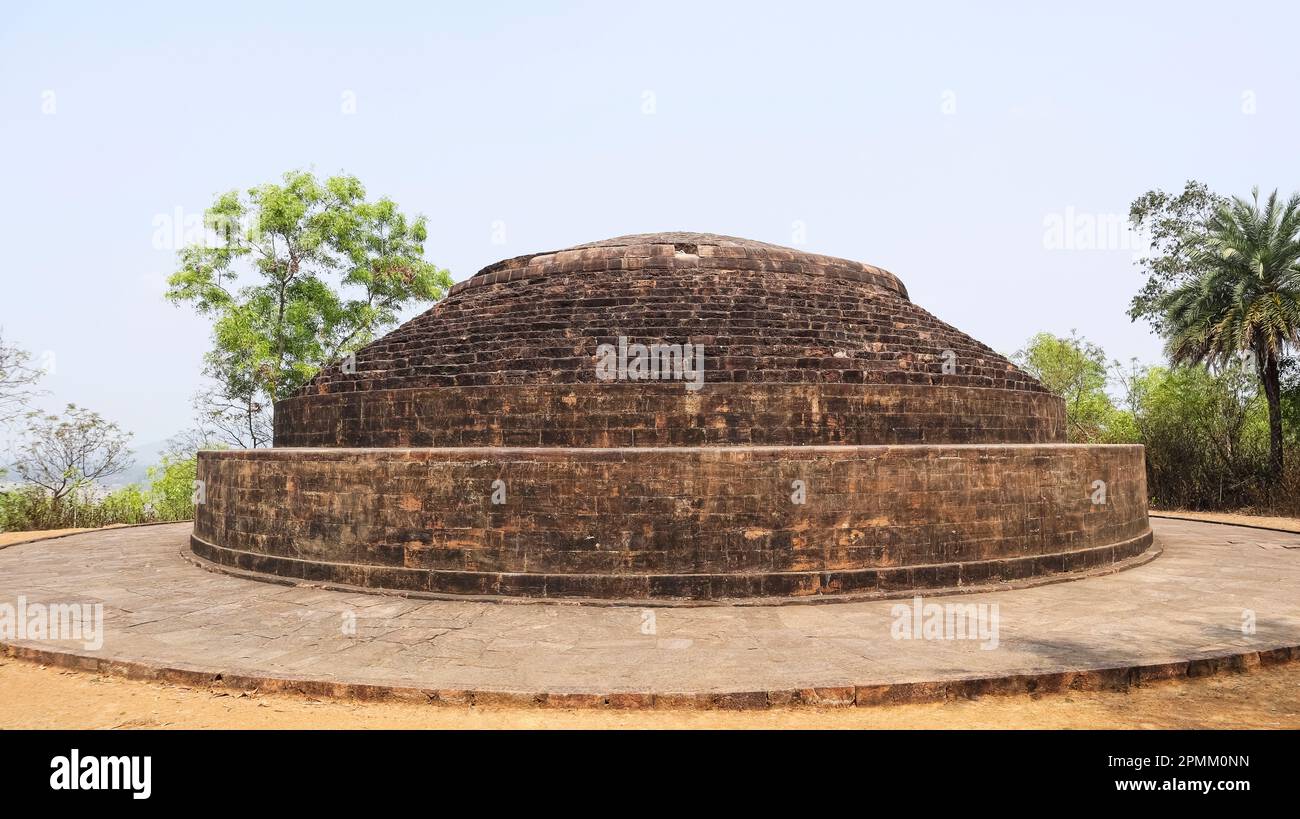 Blick auf Lalitgiri Mahastupa im buddhistischen Komplex Lalitgiri, Cuttack, Odisha, Indien. Stockfoto