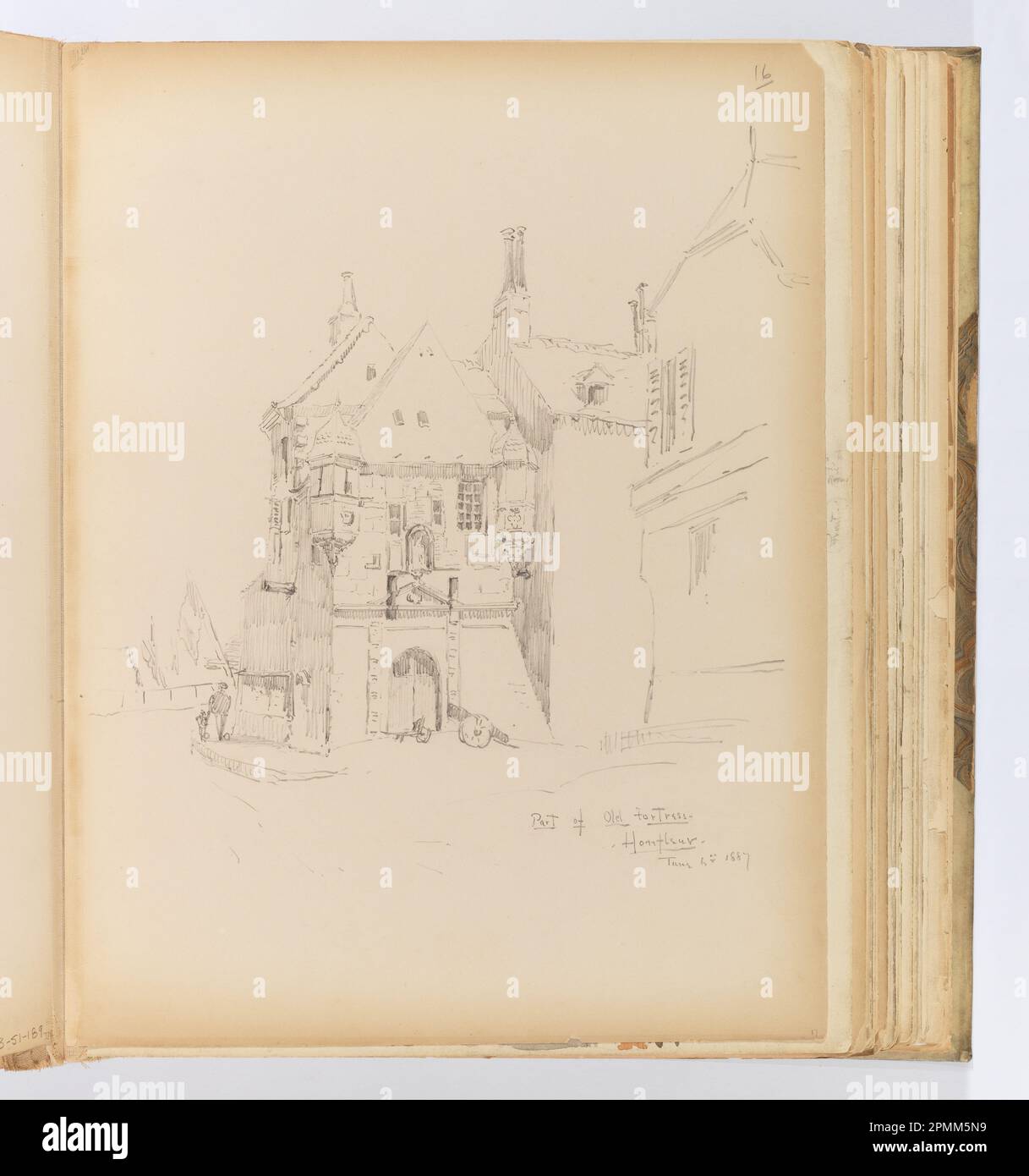 Album Page, Teil von Old Fortress, Honfleur; Whitney Warren Jr. (Amerikanisch, 1864–1943); Frankreich; Graphit auf dickem cremefarbenem gewebtem Papier, das mit Stoff gebunden ist; 31,5 x 24 cm (12 3/8 x 9 7/16 Zoll), unregelmäßig Stockfoto