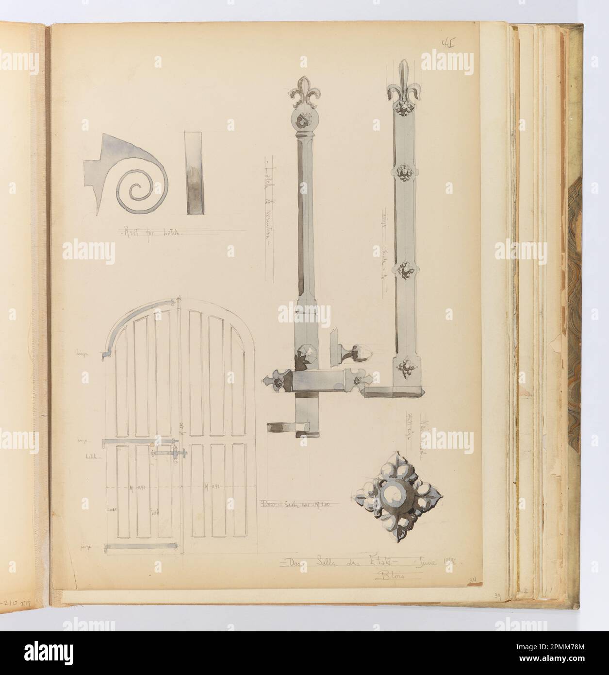 Album Page, Door and Hardware, Salle des Etats, Blois; Whitney Warren Jr. (Amerikanisch, 1864–1943); Frankreich; Pinsel und Aquarell, Graphit auf cremefarbener Pappe, mit einer Bindung versehen; 31,1 x 23,5 cm (12 1/4 x 9 1/4 Zoll), unregelmäßig Stockfoto