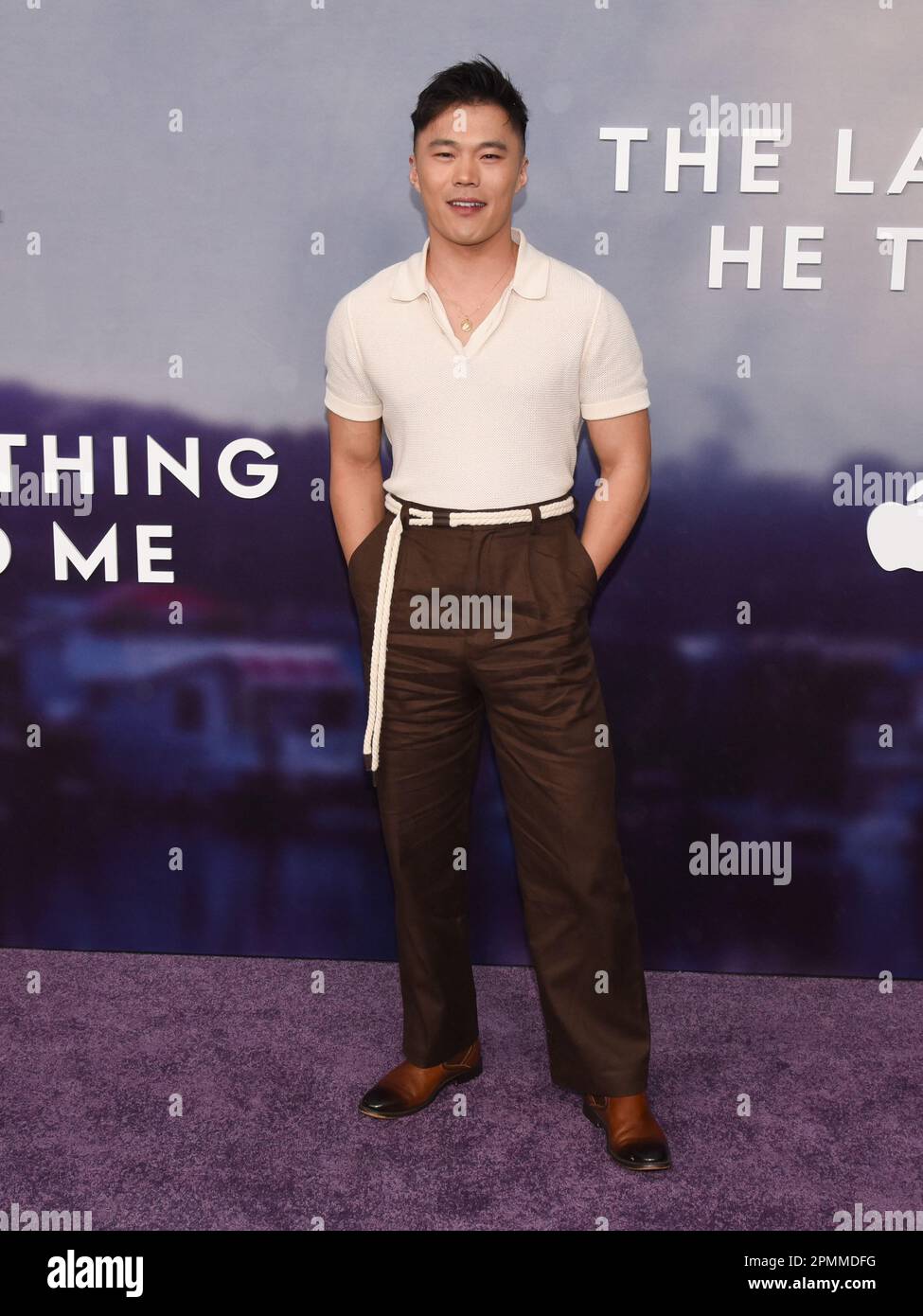 13. April 2023, Westwood, Kalifornien, USA: John Harlan Kim nimmt an der Premiere von Apple TV+ „The Last Thing He That Me“ Teil. (Kreditbild: © Billy Bennight/ZUMA Press Wire) NUR REDAKTIONELLE VERWENDUNG! Nicht für den kommerziellen GEBRAUCH! Stockfoto