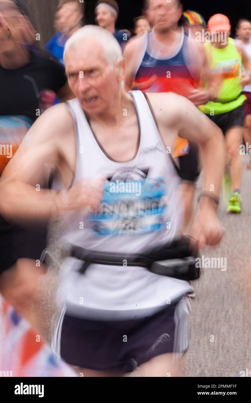 Ältere Läufer, Great North Run 2022, Newcastle upon Tyne, Großbritannien Stockfoto
