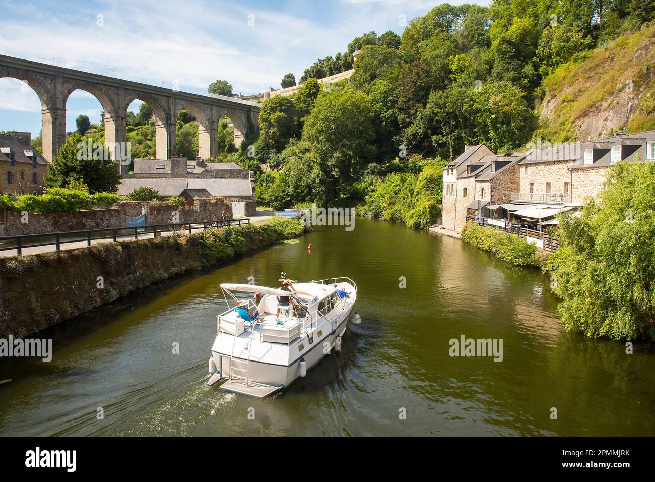 Dinan, eine französische Stadt in der Bretagne, zwischen Land und Meer. Stockfoto