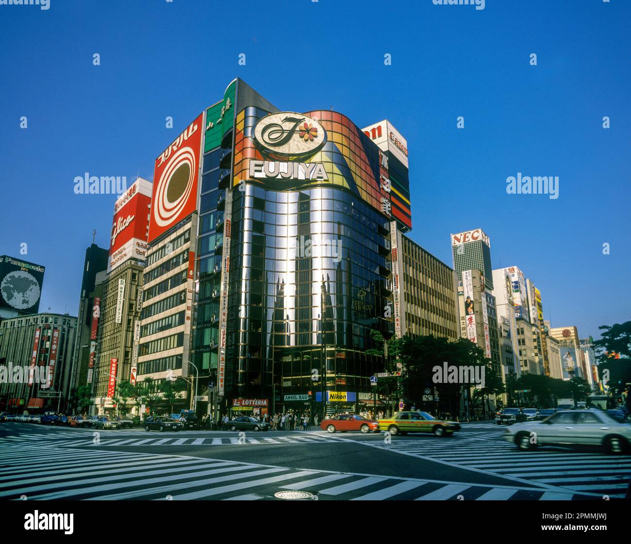 1992 historische SUKIYABASHI KREUZUNG HARUMI DORI AVENUE GINZA TOKYO HONSHU JAPAN Stockfoto