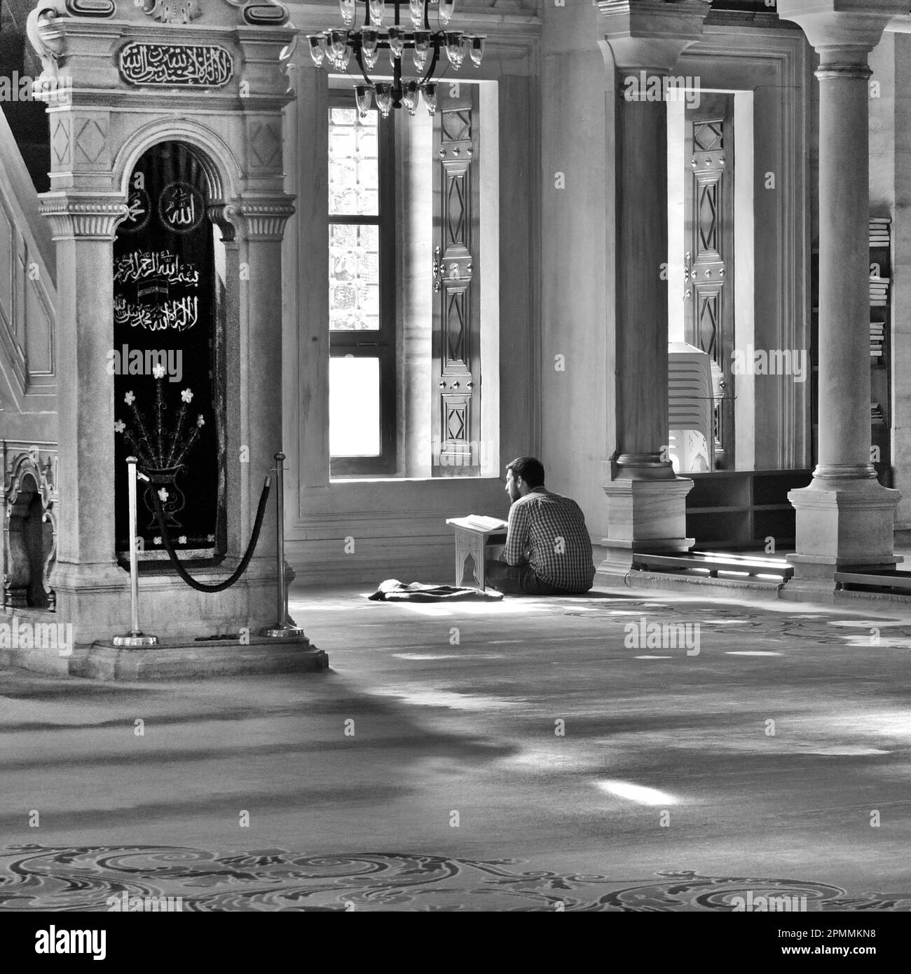 Ein Gebet beim Holly Koran in einer Moschee, Türkei Stockfoto