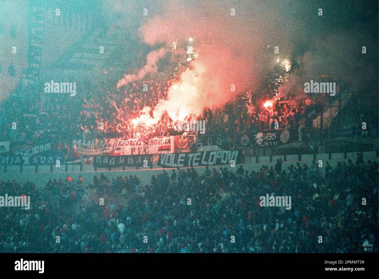 Italien Ultras Staffel 1990-91 Serie A - auf dem Foto - partizan beograd Suppporters in mailand Stockfoto