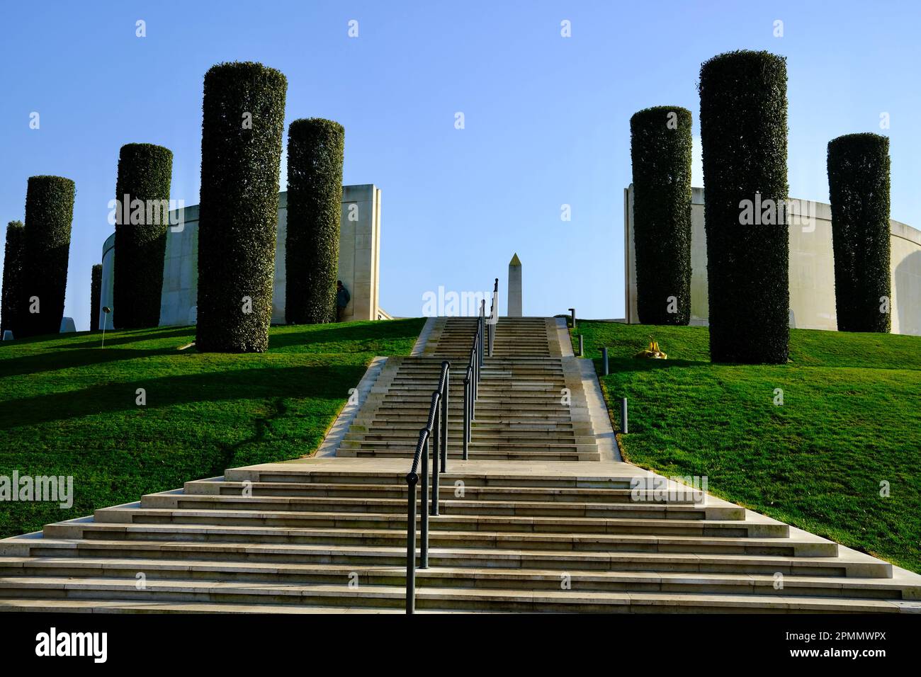 Das National Arboretum Alrewas Staffordshire ist ein Zentrum für nationale Gedenkstätten und Gedenkstätten und Skulpturen von Einheiten, Schiffen. Stockfoto