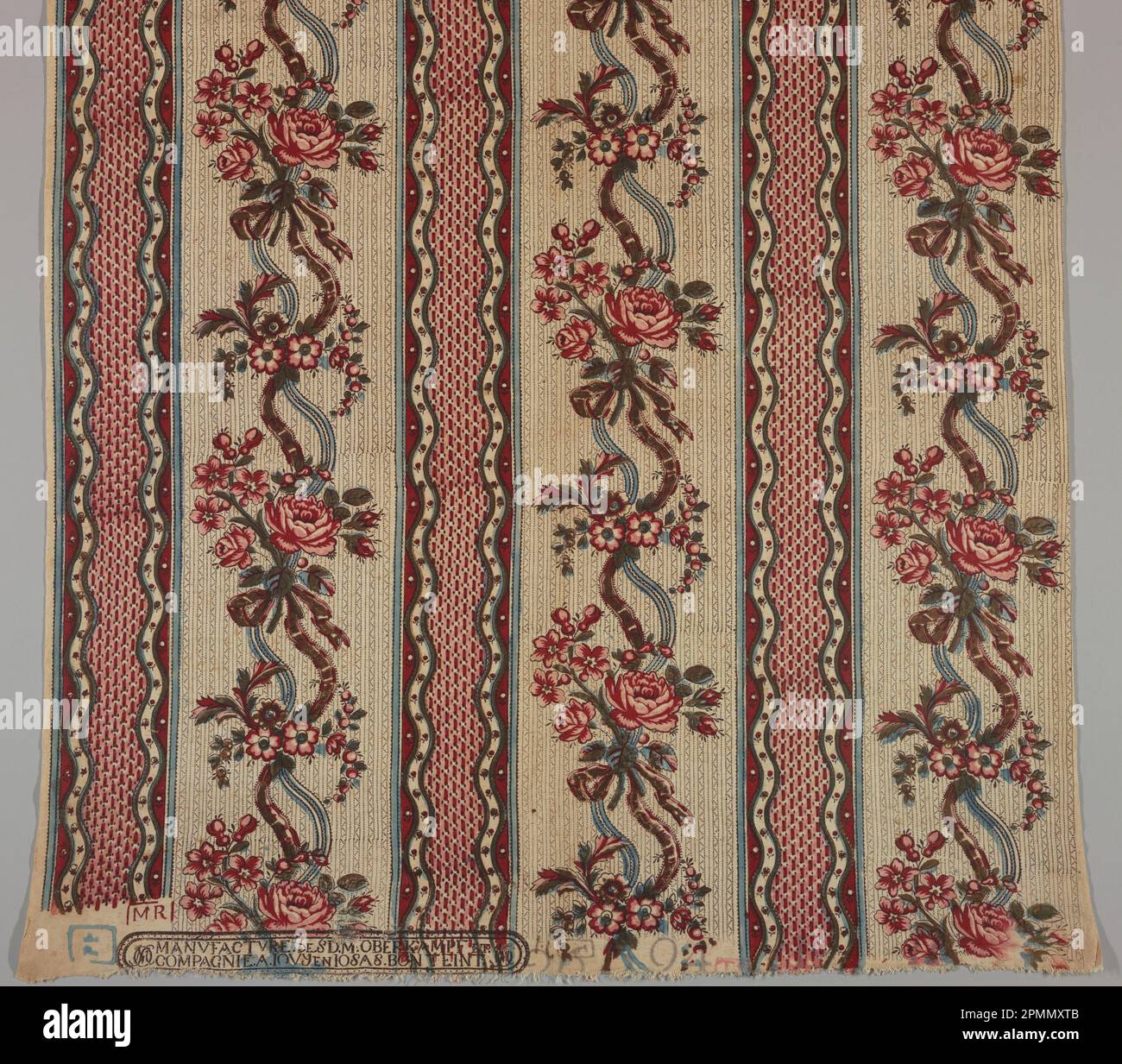 Textil mit Chef De Piece (Frankreich); hergestellt von Oberkampf & Cie. (Frankreich); Leinenkrieg, Baumwollschuss; Kette: 132 cm (52 Zoll). Schuss: 79,5 cm (31 1/4 Zoll) Beide Webkanten vorhanden. Muster: Wiederholungshöhe: 30,5 cm (12 Zoll). Da Streifen versetzte Breite der vollständigen Wiederholung sind, ist nicht vorhanden. Stockfoto