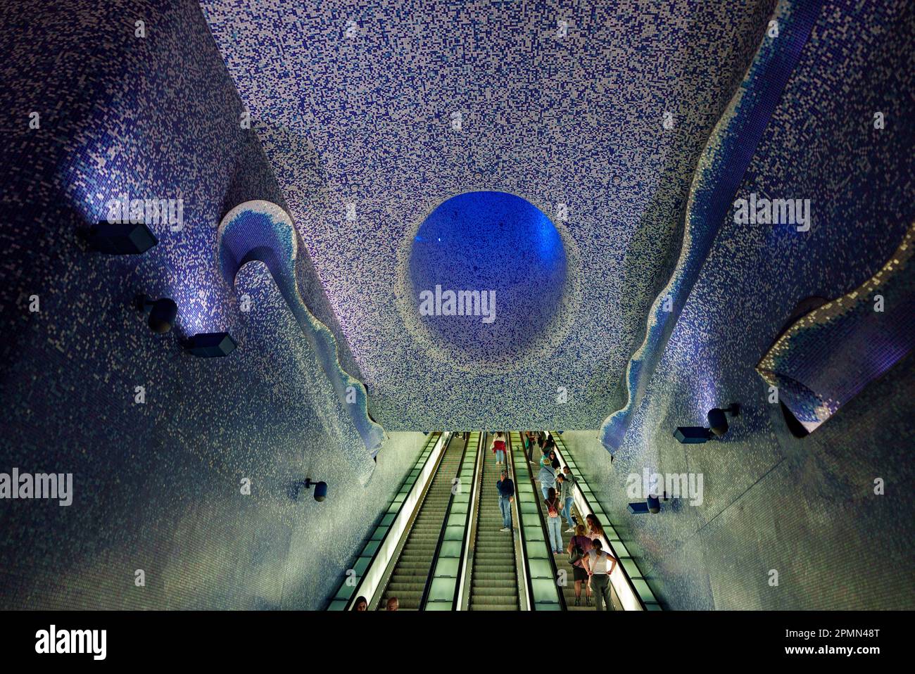 Italien, Neapel - 22.10.2022: In der U-Bahn an der Toledo Station Stockfoto
