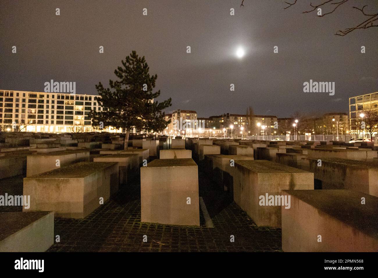 Berliner Stadt bei Nacht, erkunden Sie Deutschland, Straßenfotografie. Stockfoto