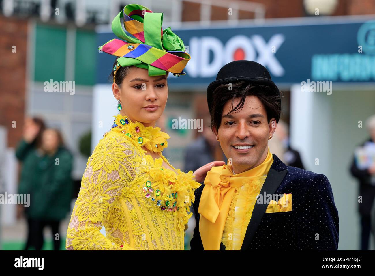 Ladies Up for Ladies Day während des Randox Grand National Festivals 2023 Ladies Day auf der Rennbahn Aintree, Liverpool, Großbritannien, 14. April 2023 (Foto von Conor Molloy/News Images) in Liverpool, Großbritannien, am 4./14. April 2023. (Foto von Conor Molloy/News Images/Sipa USA) Stockfoto