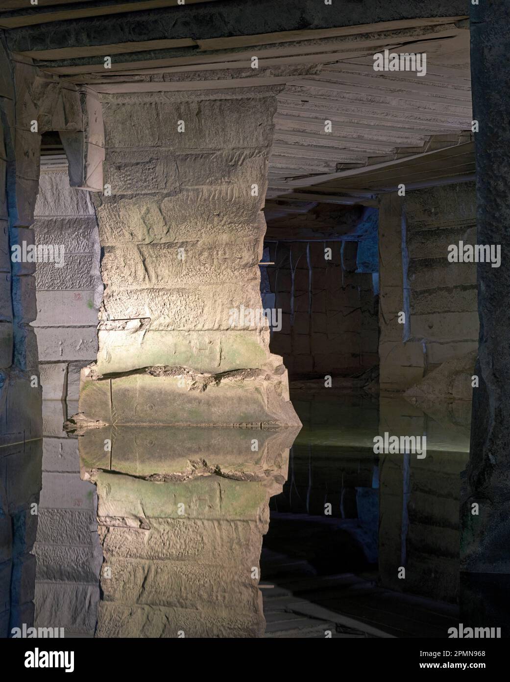 Blick auf Steinbruch. Cavea Arcari, Vicenza, Italien. Architekt: na , 2019. Stockfoto