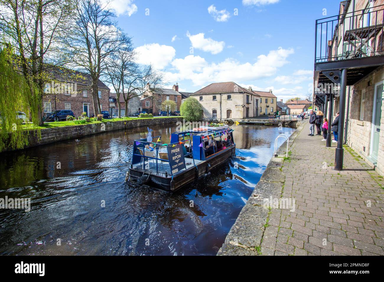 Canal Narrowboat, Pride of Ripon, die Vergnügungsboote entlang des Ripon-Kanals, North Yorkshire i, machen Stockfoto Canal Narrowboat, Pride of Ripon, die Vergnügungsboote entlang des Ripon-Kanals, North Yorkshire i, machen Stockfoto