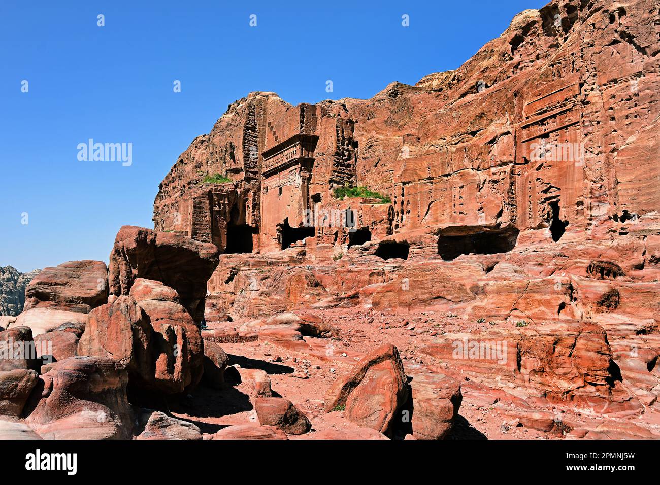 Petra City Nabataean Caravan City Felsfassaden Jordan geschnitzte Sandsteinwüste. Stockfoto