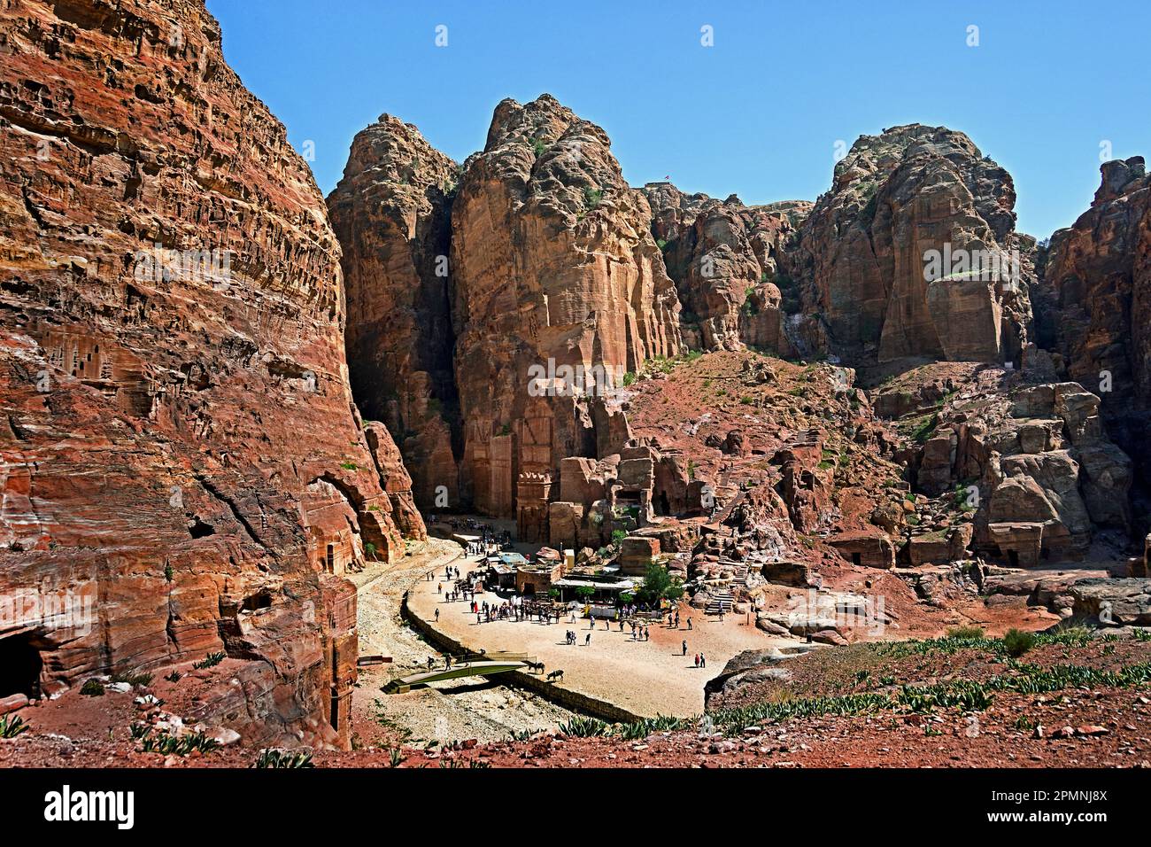 Petra City Nabataean Caravan City Felsfassaden Jordan geschnitzte Sandsteinwüste. Stockfoto