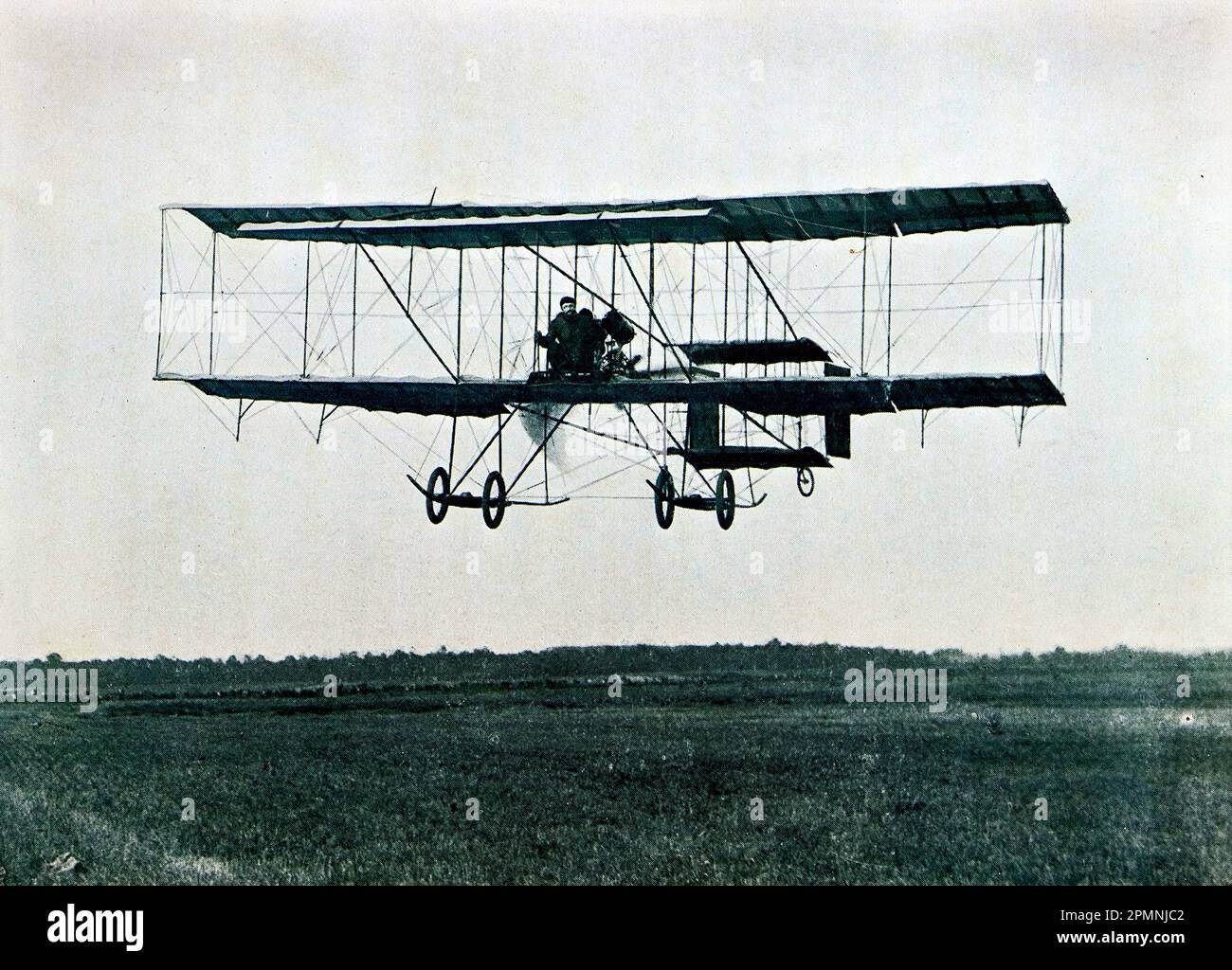 Mr. Farman, Gewinner des Grand Prix. Maurice Farman, britisch-französischer Flieger. Voisin Modell 4 Biplane. Von einem gebundenen Jahr: Das wunderbare Jahr 1909. Eine illustrierte Aufzeichnung bemerkenswerter Leistungen und Ereignisse der Daily News, London und Manchester, veröffentlicht von Headley Brothers, 1909. Stockfoto