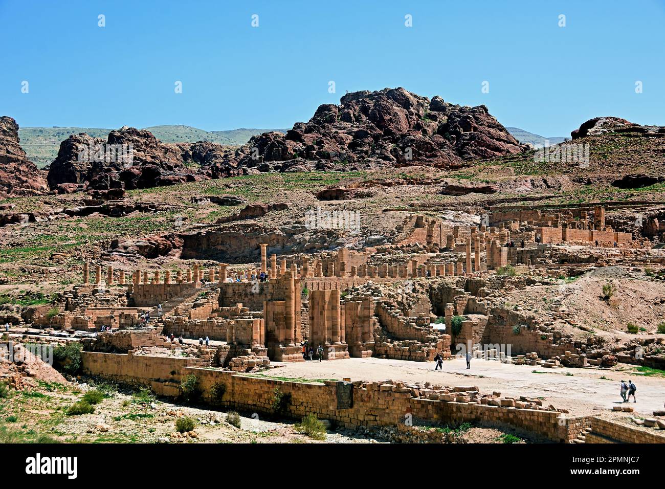 Großer Tempel Petra Stadt Nabataeanische Karawanstadt Felsfassaden Jordan geschnitzte Sandsteinwüste. Stockfoto