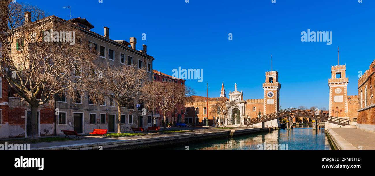 Haupteingang (Porta Magna) zum venezianischen Arsenal (mittelalterliche Werften und Rüstungen) im Stadtteil Castello; Venedig, Italien Stockfoto