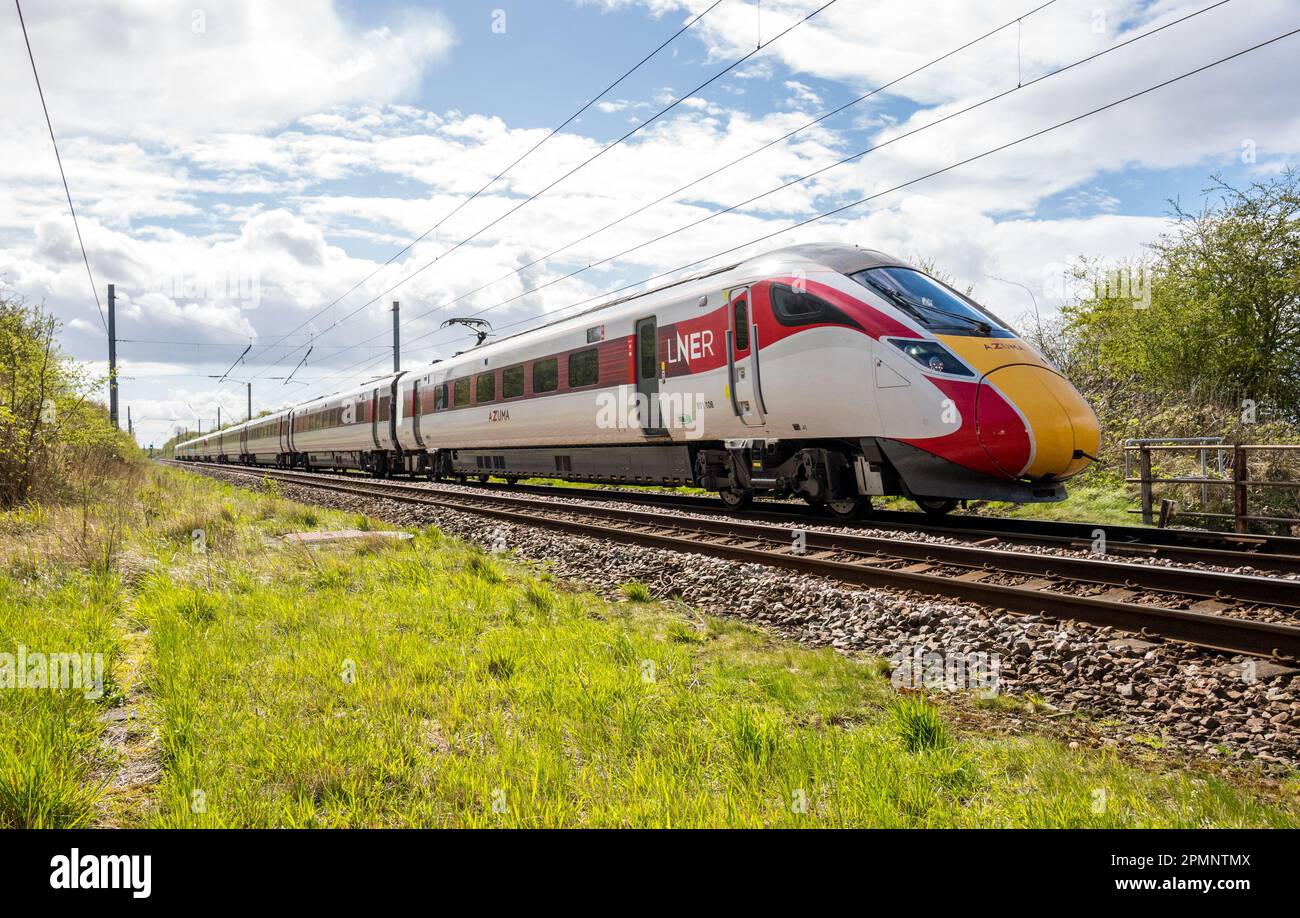 Die neue LNER Azuma elektrische Zug auf der East Coast Mainline, England, UK. Stockfoto