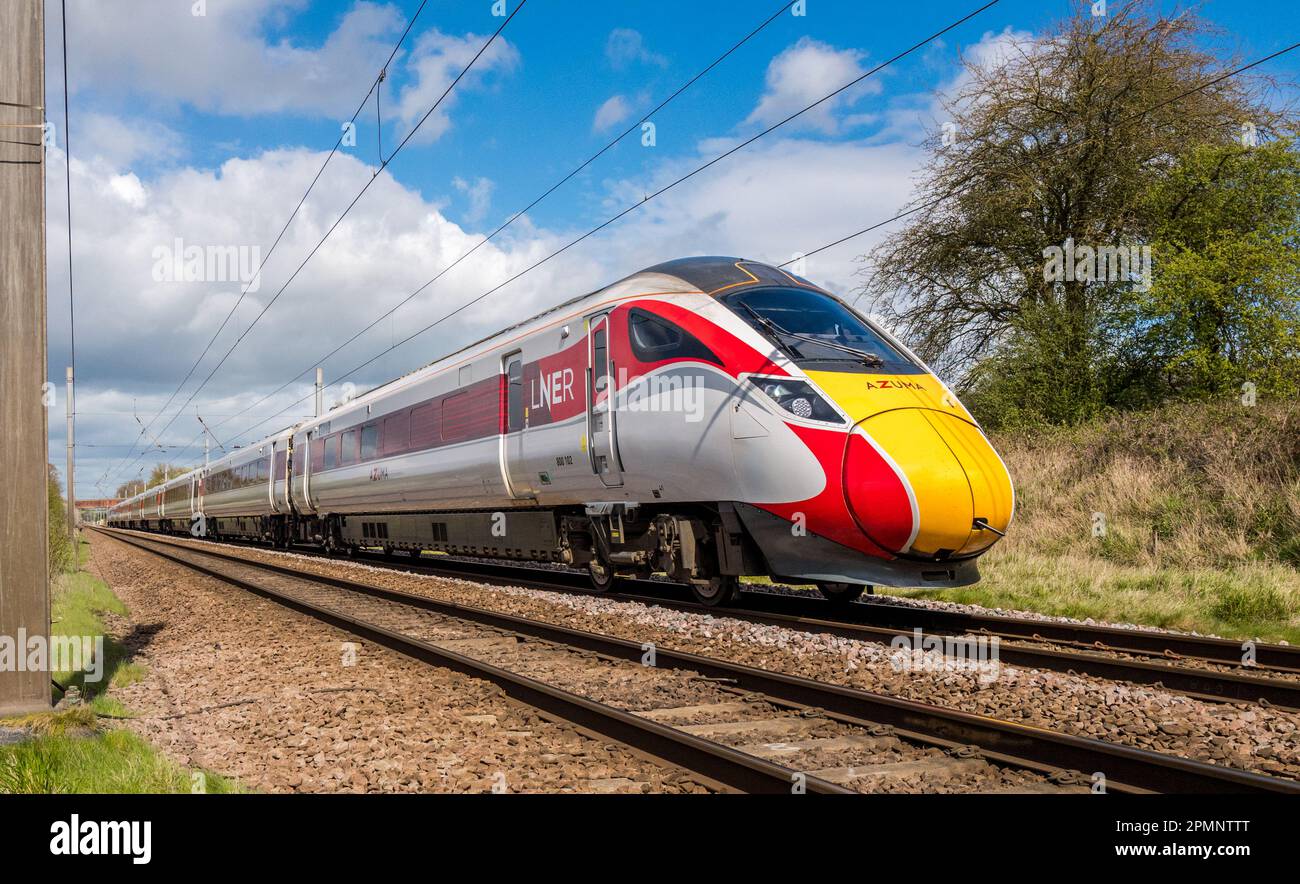 Die neue LNER Azuma elektrische Zug auf der East Coast Mainline, England, UK. Stockfoto