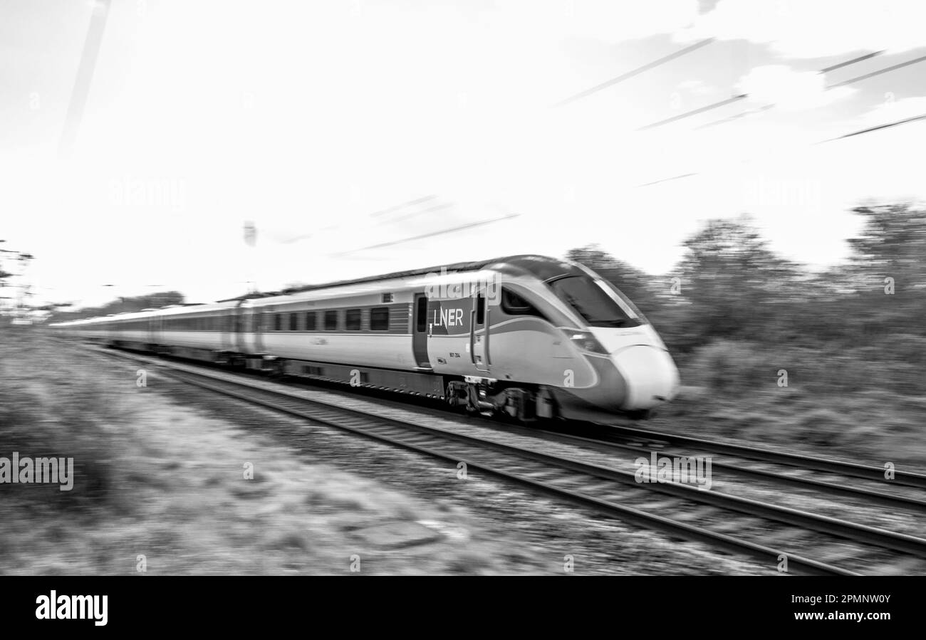 Die neue LNER Azuma elektrische Zug auf der East Coast Mainline, England, UK. Stockfoto