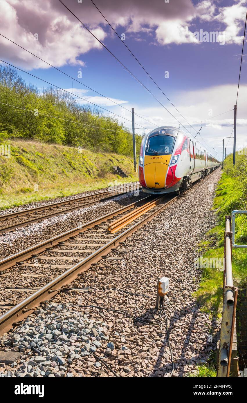 Die neue LNER Azuma elektrische Zug auf der East Coast Mainline, England, UK. Stockfoto