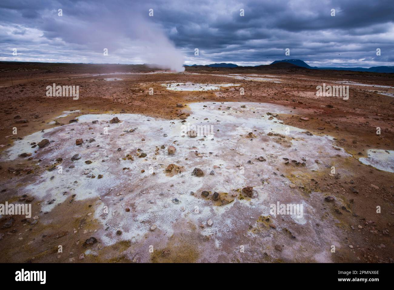 Namafjall, ein geothermisches Hochtemperaturgebiet mit Fumarolen, die durch einen Spaltausbruch verursacht wurden; Island Stockfoto