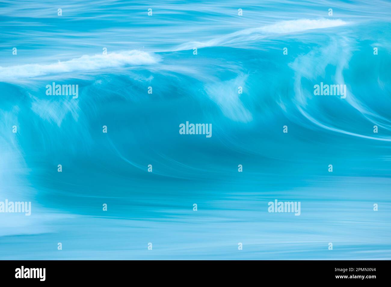 Wappen einer hellblauen Welle vor den Ufern von Kangaroo Island; Adelaide, South Australia, Australien Stockfoto