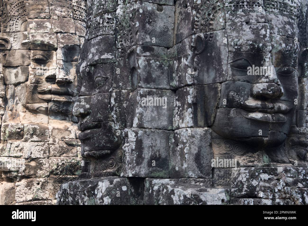 Gesichter des Tempels von Bayon, erbaut im späten 12. Jahrhundert; Siem Reap, Angkor, Kambodscha Stockfoto