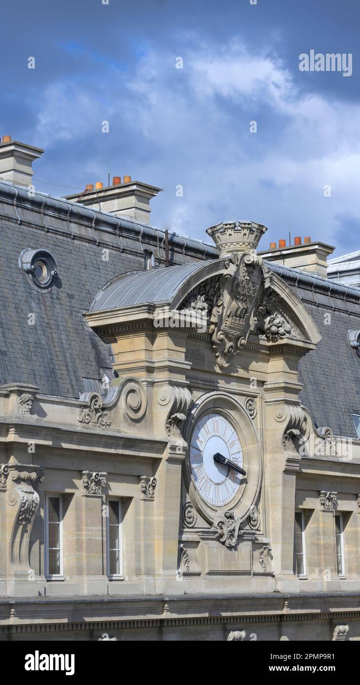 Die majestätische Fassade des Bahnhofs Gare Saint Lazare (1837 eröffnet), Paris FR Stockfoto