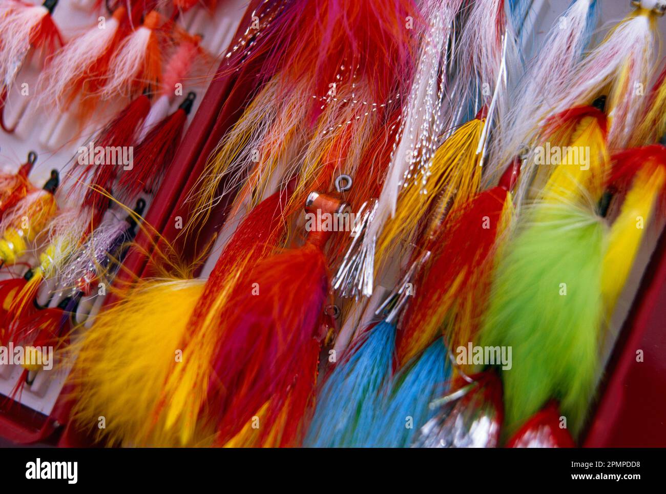 Farbenfrohe Fischköder aus Federn; Alaska, USA Stockfoto