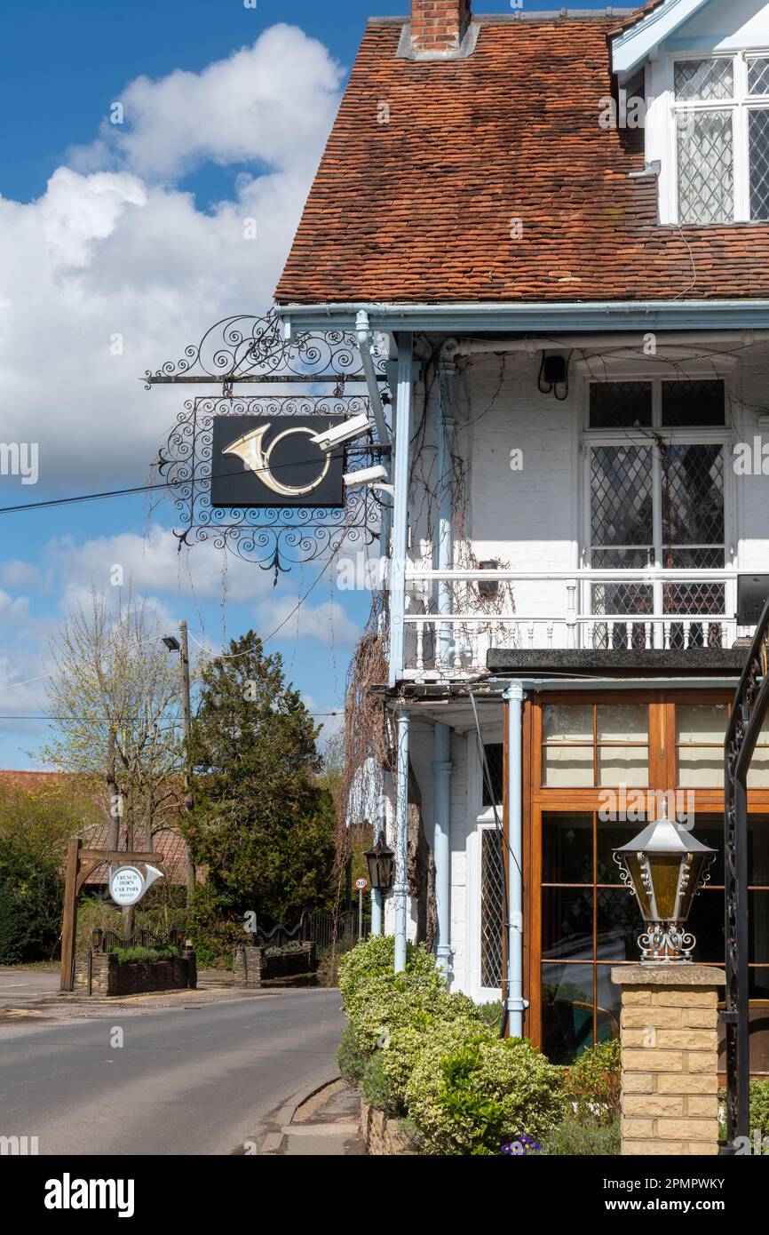 Das French Horn Pub Restaurant und Hotel neben der Themse in Sonning in der Nähe von Reading, Berkshire, England, Großbritannien Stockfoto