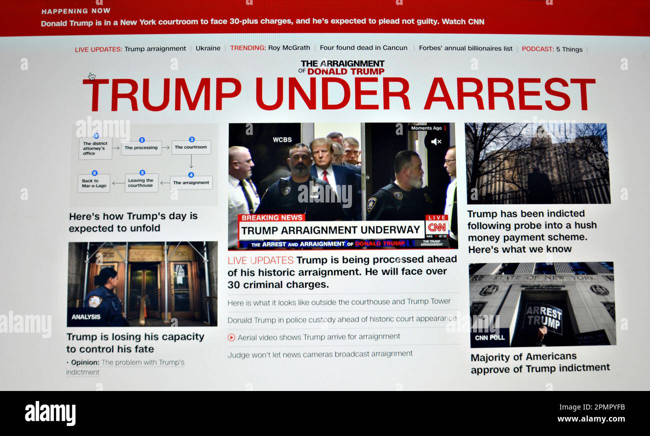 Ein Screenshot einer Titelseite einer CNN-TV-Website mit Nachrichten aus den ehemaligen USA Präsident Donald Trumps Verhaftung. Stockfoto