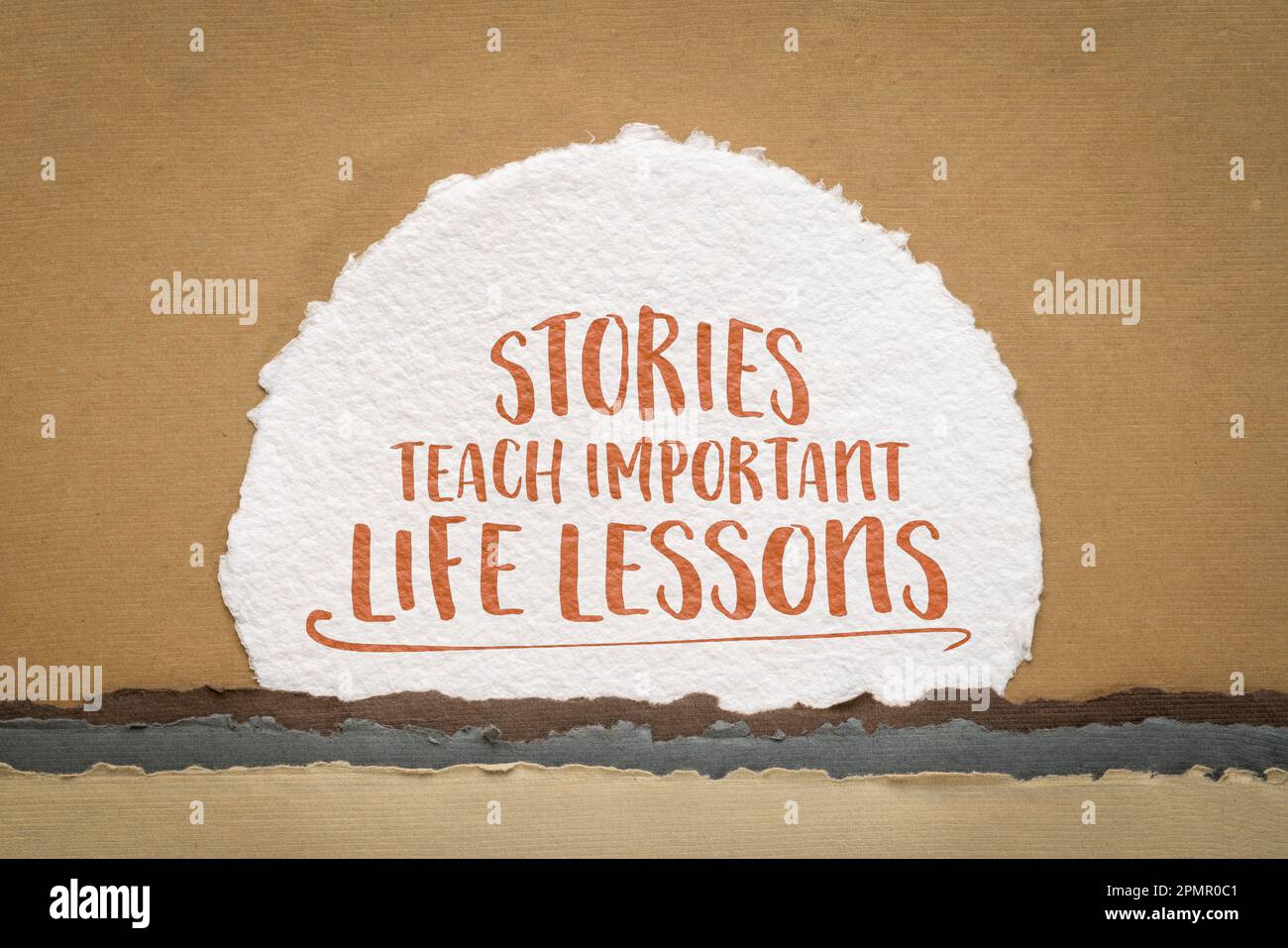 Geschichten lehren wichtige Lektionen aus dem Leben – inspirierender Hinweis auf Kunstpapier, Kurzdarstellung, Erfahrungskonzept teilen Stockfoto